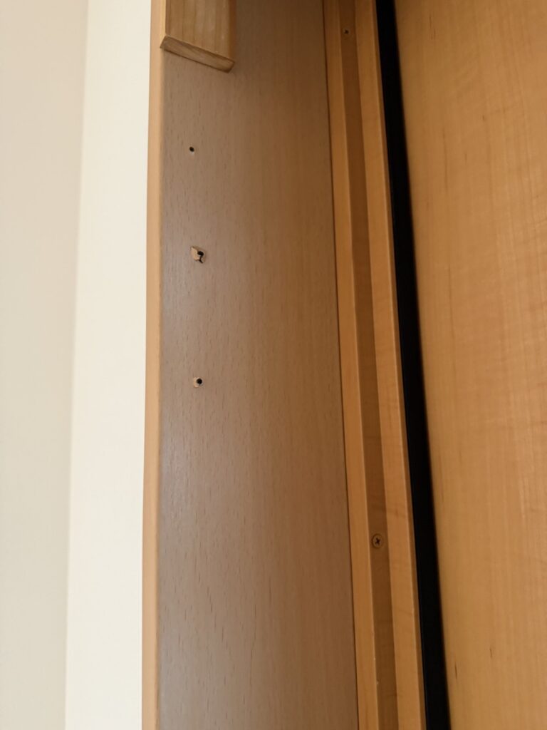 犬山市中古物件　ドア枠ビス穴補修